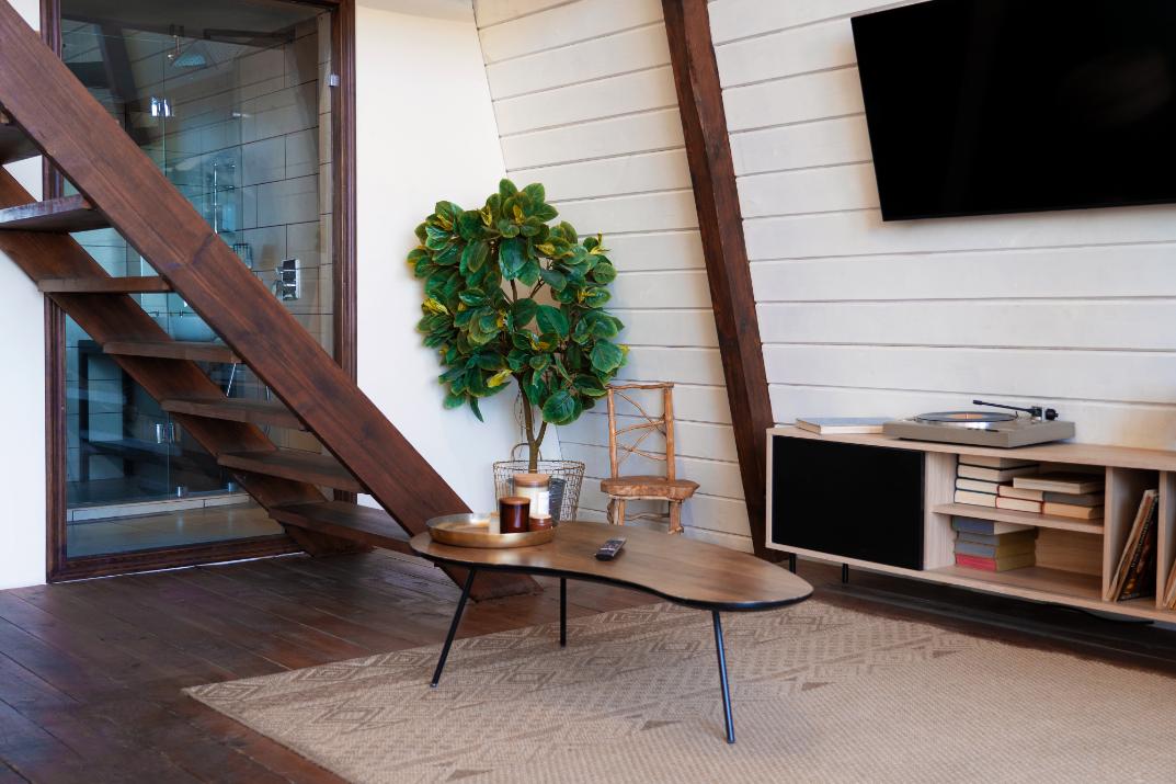 5. Design minimalist - scări, tv, mobilă